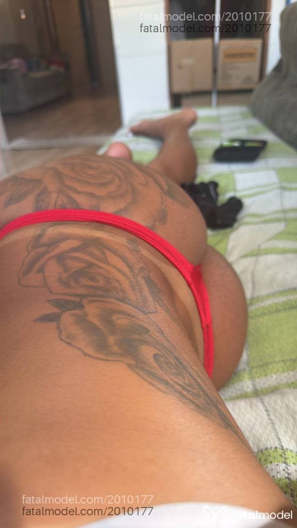 Acompanhante mulher trans morena (o) de olhos pretos - Nicolly Rosa