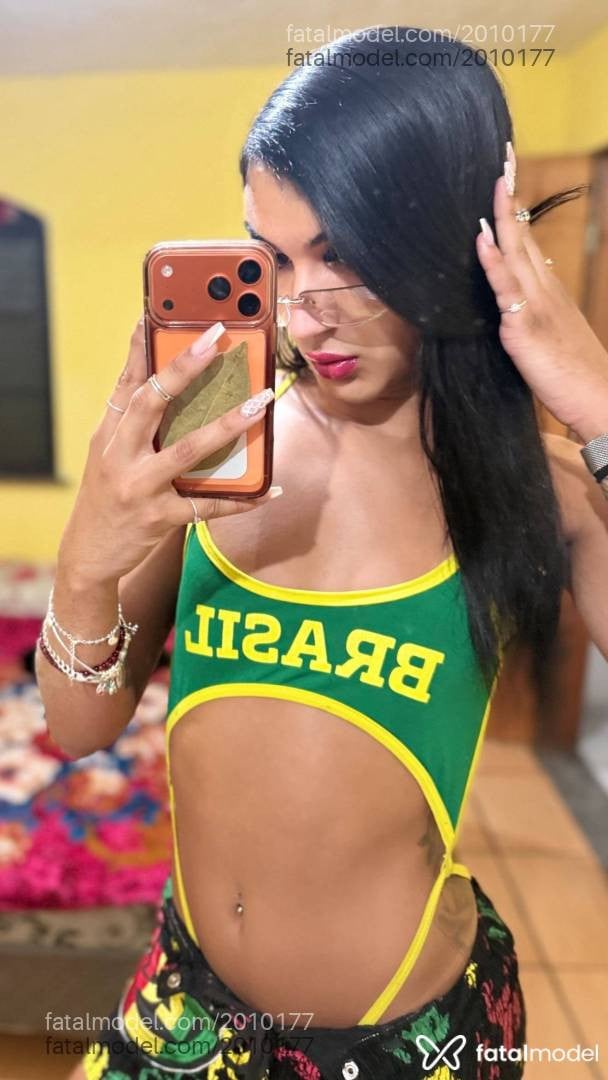 Acompanhante mulher trans morena (o) de olhos pretos - Nicolly Rosa