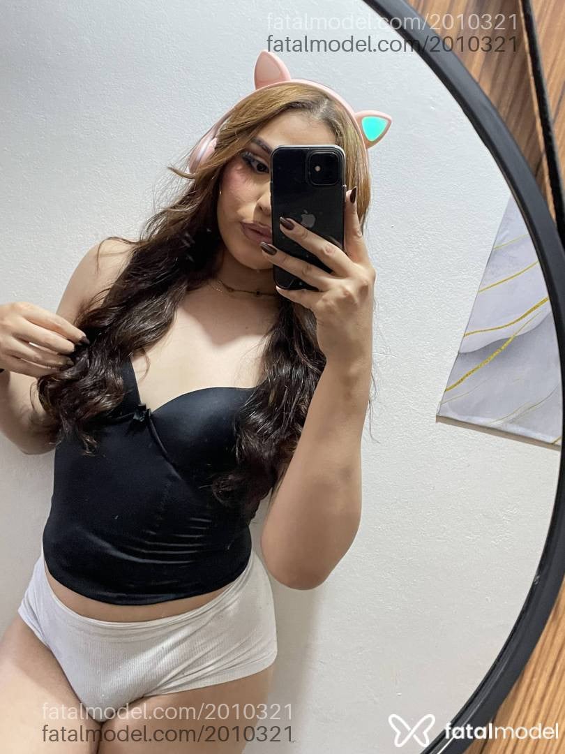 Acompanhante mulher trans morena (o) de olhos castanhos - Stella