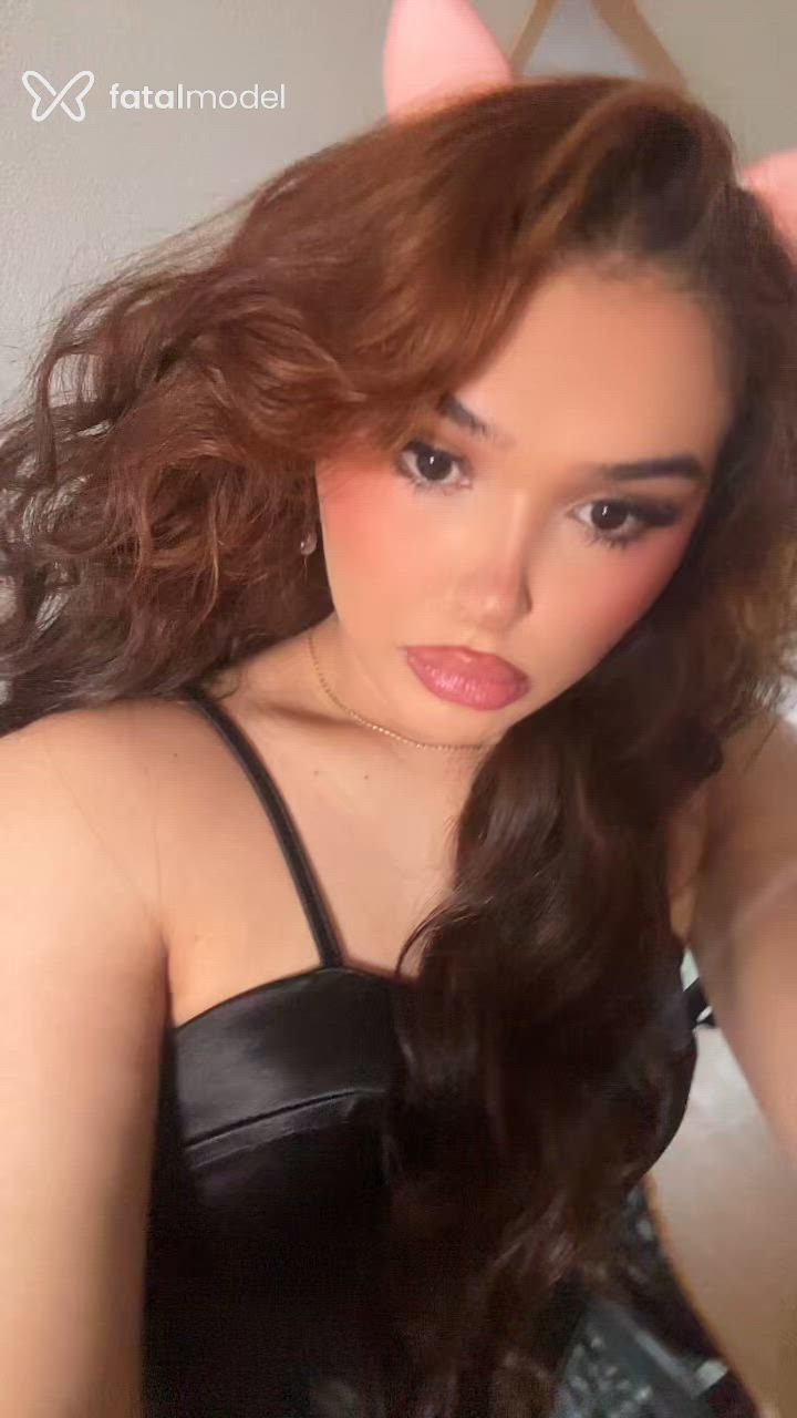 Acompanhante mulher trans morena (o) de olhos castanhos - Stella