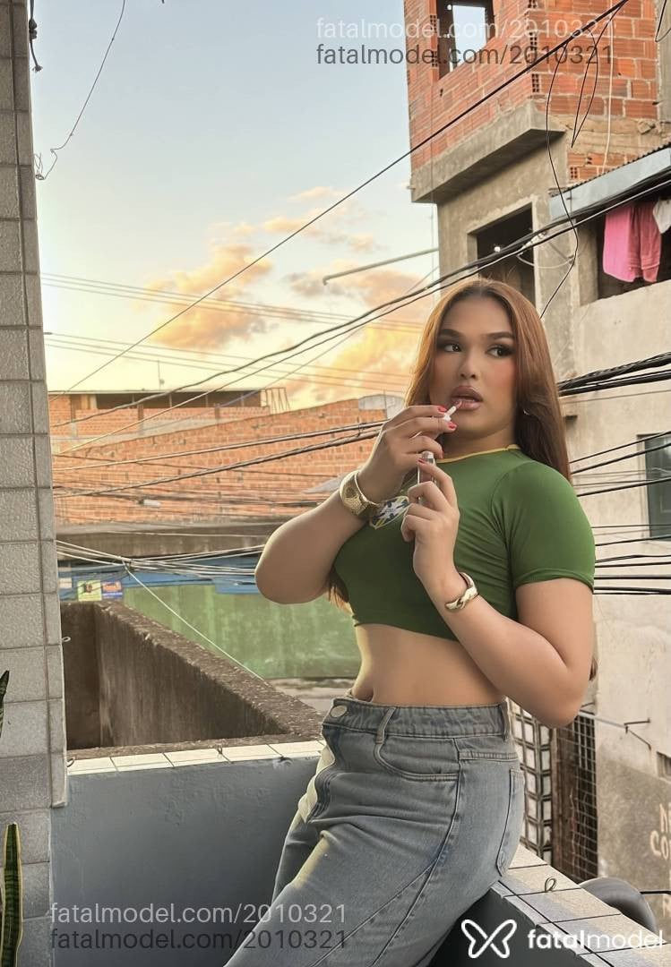Acompanhante mulher trans morena (o) de olhos castanhos em Caruaru - Stella