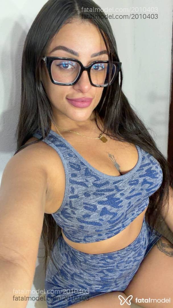 Acompanhante mulher morena (o) de olhos castanhos - Mia Matozzo