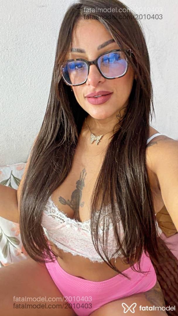 Acompanhante mulher morena (o) de olhos castanhos - Mia Matozzo