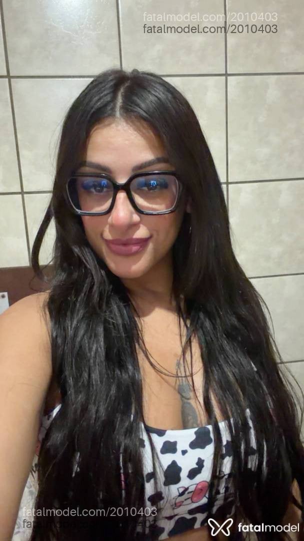 Acompanhante mulher morena (o) de olhos castanhos - Mia Matozzo