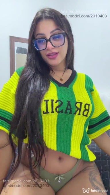 Acompanhante mulher morena (o) de olhos castanhos em João Pessoa - Mia Matozzo
