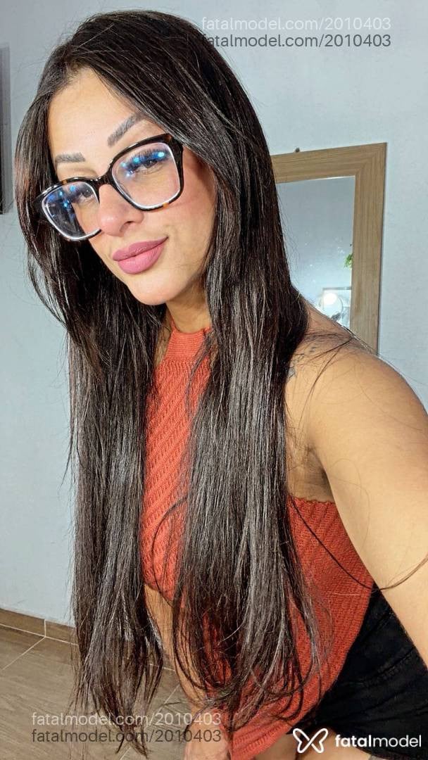 Acompanhante mulher morena (o) de olhos castanhos - Mia Matozzo