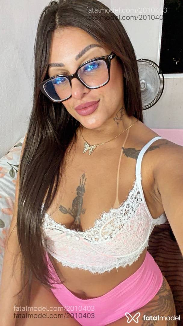 Acompanhante mulher morena (o) de olhos castanhos - Mia Matozzo