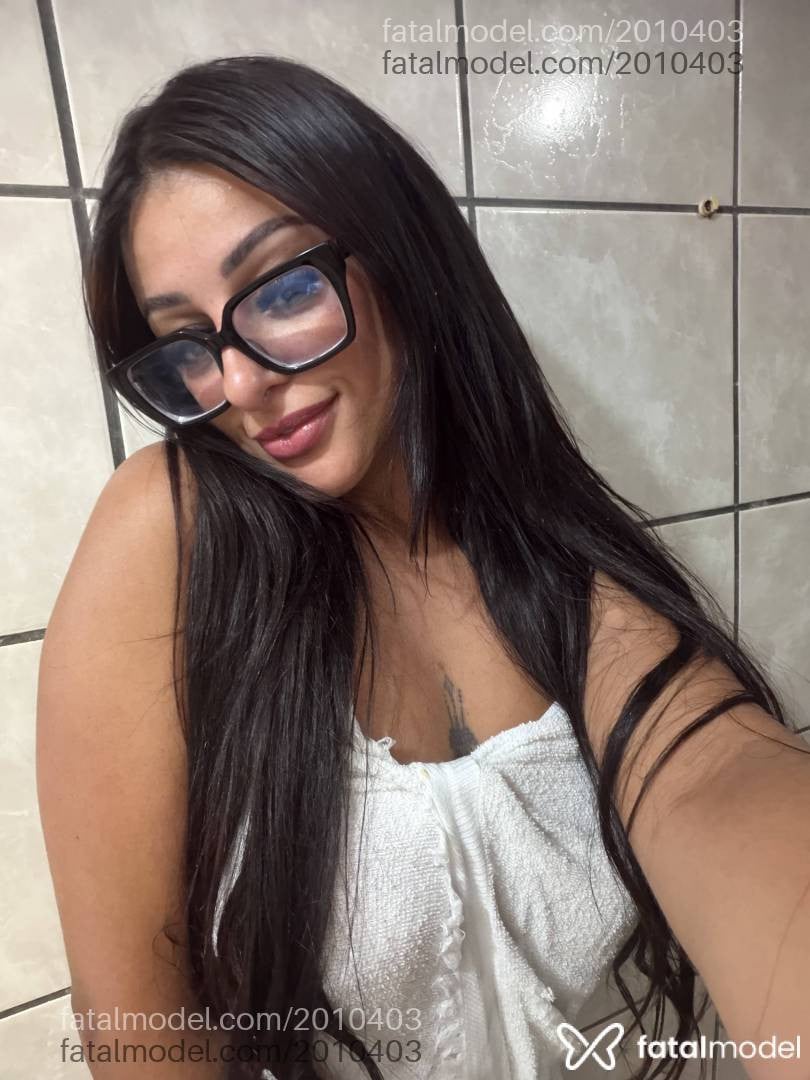 Acompanhante mulher morena (o) de olhos castanhos - Mia Matozzo