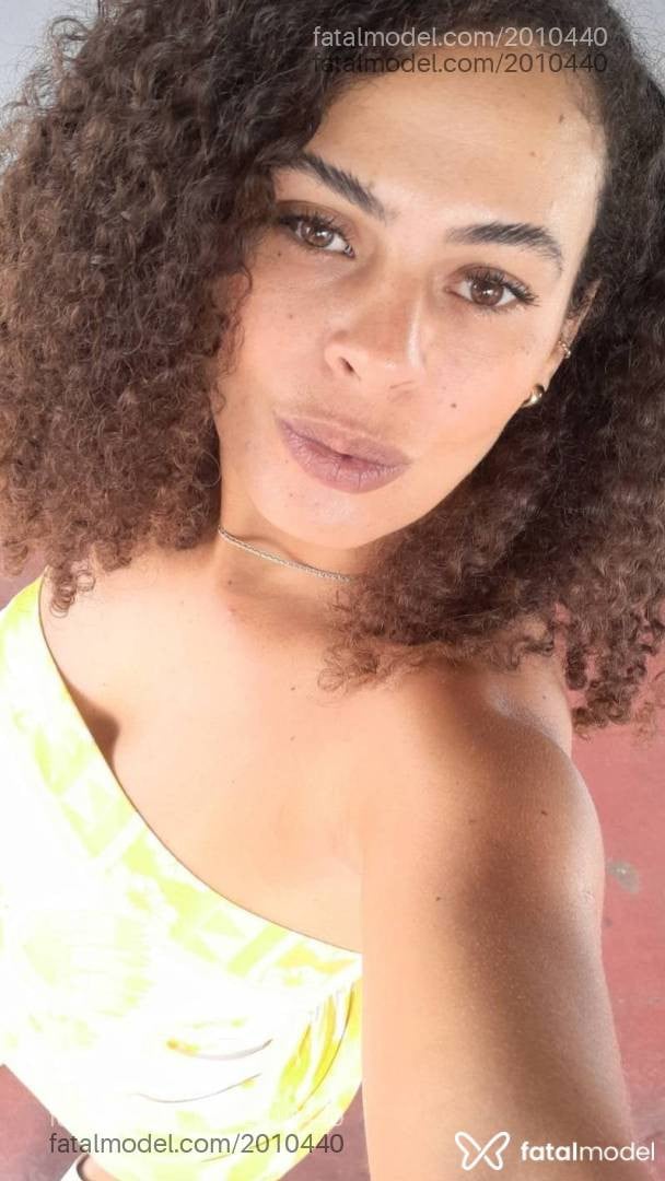 Acompanhante mulher com cabelo castanho de olhos mel em Catanduva - Morena Praiana