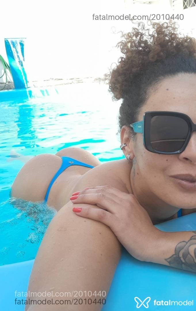 Acompanhante mulher com cabelo castanho de olhos mel - Morena Praiana