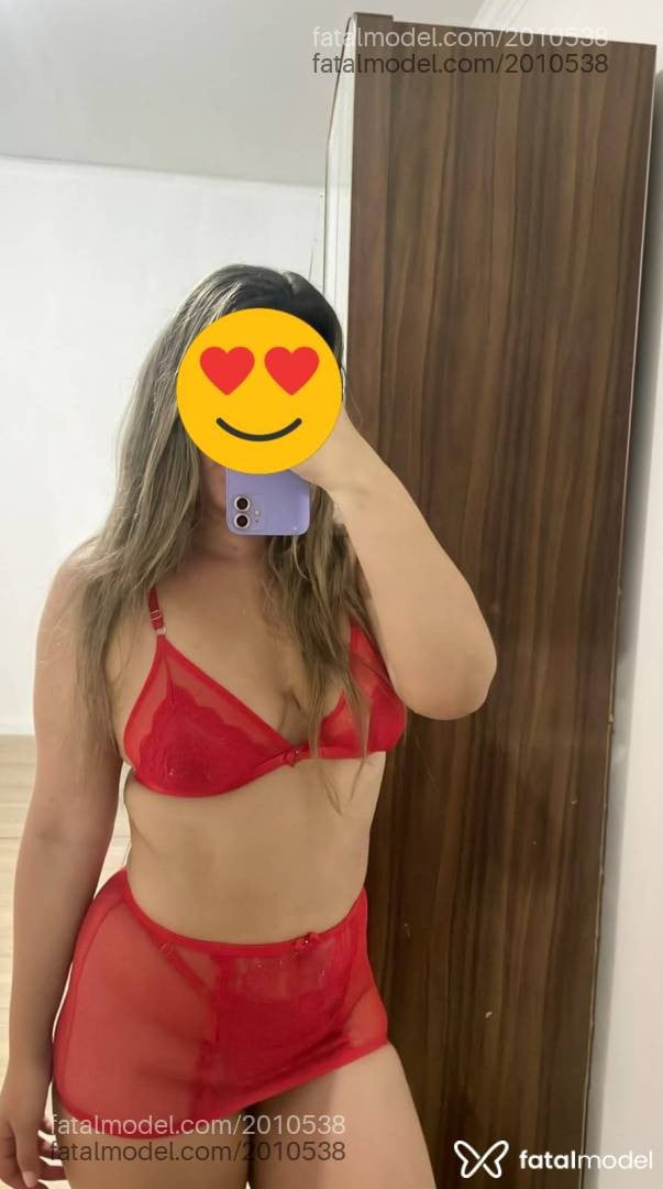 Acompanhante mulher loira (o) de olhos castanhos - Mikaely