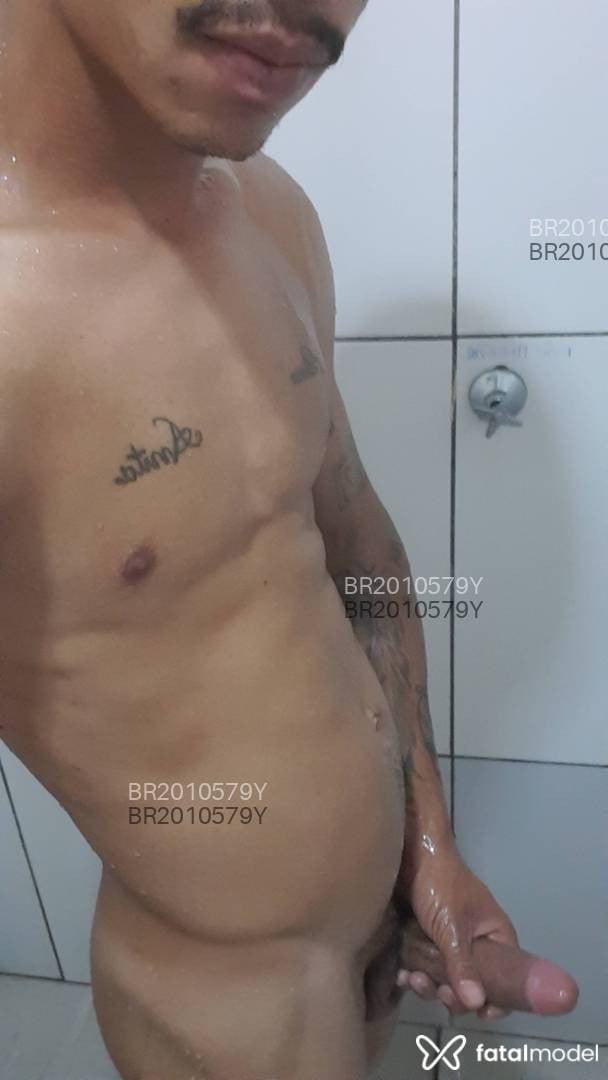 Acompanhante homem com cabelo castanho de olhos pretos - Icewite Acompanhante homem com cabelo castanho de olhos pretos - Icewite