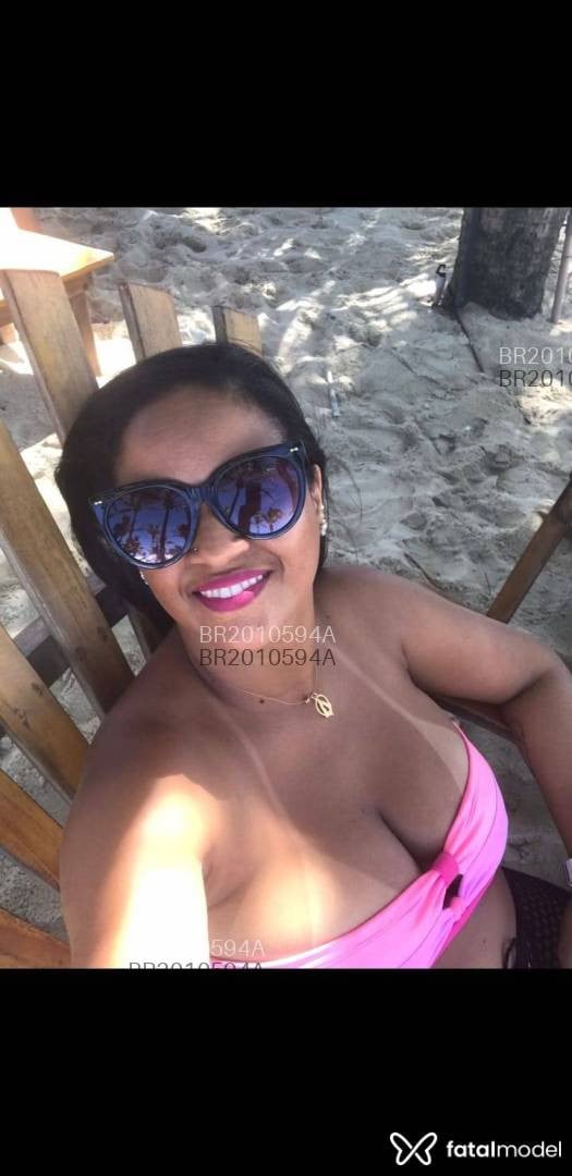 Acompanhante mulher com cabelo castanho de olhos castanhos em Virtual Acompanhante mulher com cabelo castanho de olhos castanhos em Virtual - Petalagirl