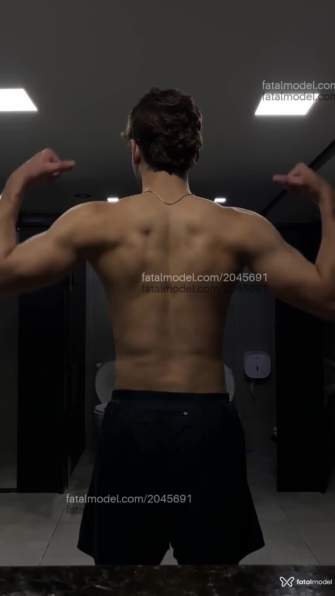 Acompanhante homem com cabelo castanho de olhos castanhos em Virtual Acompanhante homem com cabelo castanho de olhos castanhos em Virtual - Matheus