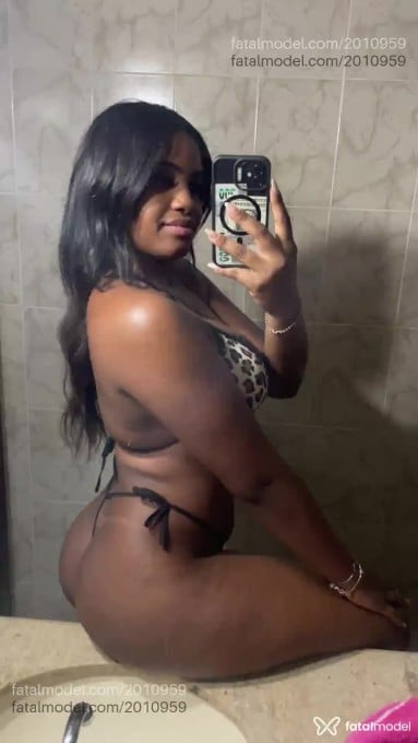 Acompanhante mulher com cabelo castanho de olhos castanhos em Patos de Minas Acompanhante mulher com cabelo castanho de olhos castanhos em Patos de Minas - Jade Gomes