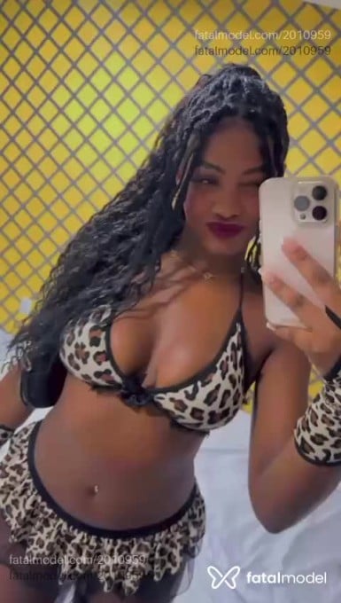 Acompanhante mulher com cabelo castanho de olhos castanhos em Patos de Minas Acompanhante mulher com cabelo castanho de olhos castanhos em Patos de Minas - Jade Gomes