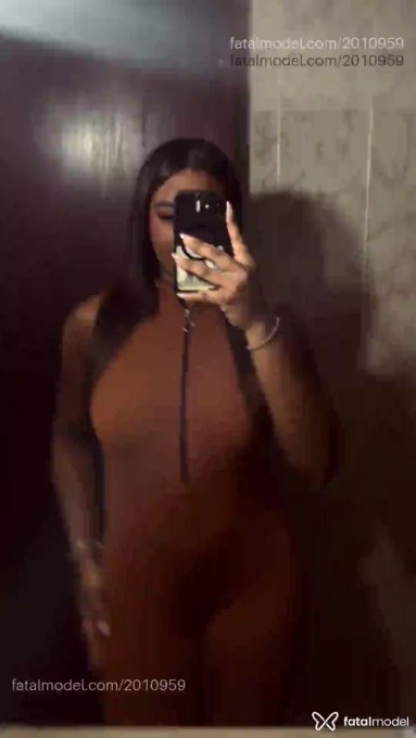 Acompanhante mulher com cabelo castanho de olhos castanhos em Patos de Minas Acompanhante mulher com cabelo castanho de olhos castanhos em Patos de Minas - Jade Gomes