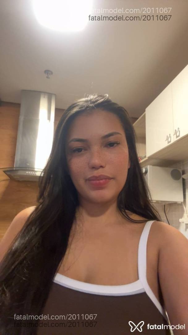 Acompanhante mulher com cabelo castanho de olhos castanhos - Mikaela Borges