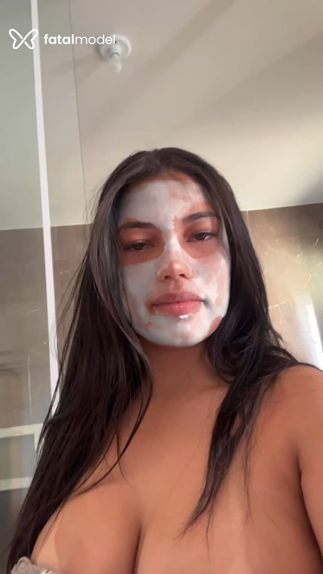 Acompanhante mulher com cabelo castanho de olhos castanhos - Mikaela Borges Acompanhante mulher com cabelo castanho de olhos castanhos - Mikaela Borges
