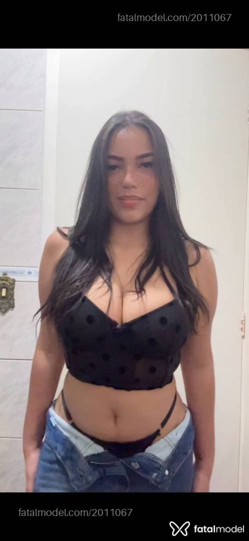 Acompanhante mulher com cabelo castanho de olhos castanhos - Mikaela Borges