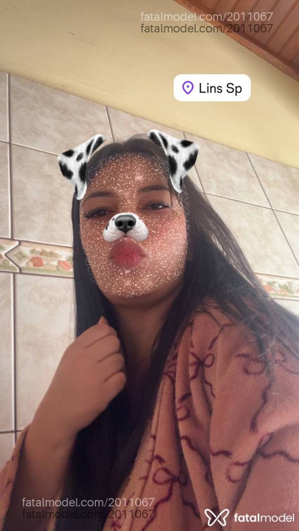 Acompanhante mulher com cabelo castanho de olhos castanhos - Mikaela Borges
