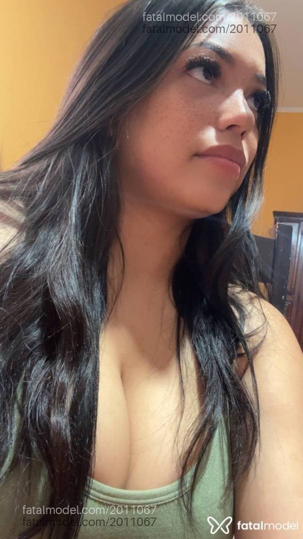 Acompanhante mulher com cabelo castanho de olhos castanhos em Maringá - Mikaela Borges