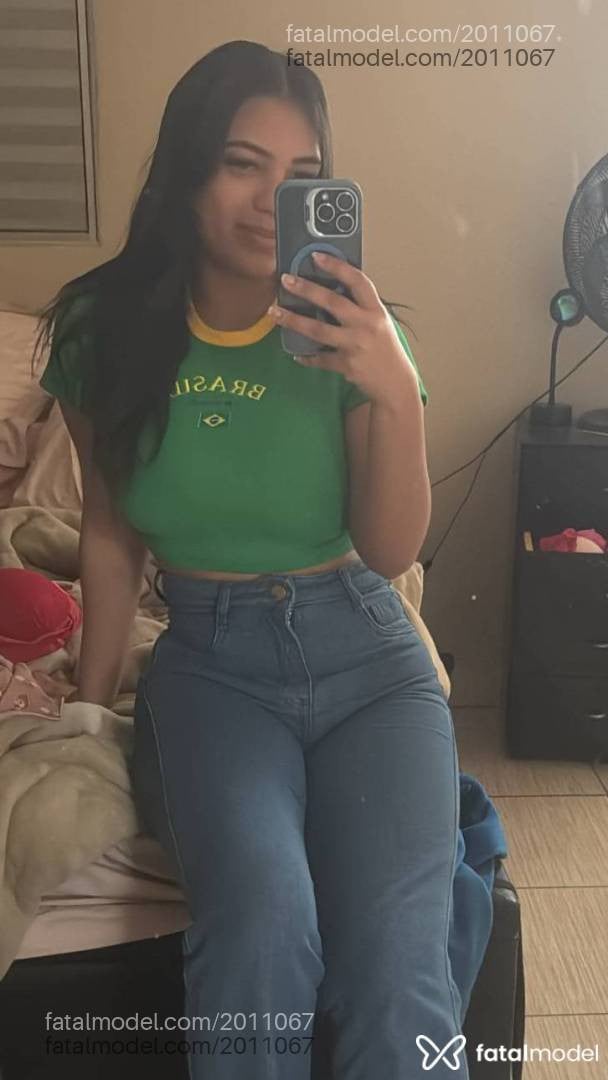 Acompanhante mulher com cabelo castanho de olhos castanhos em Maringá - Mikaela Borges