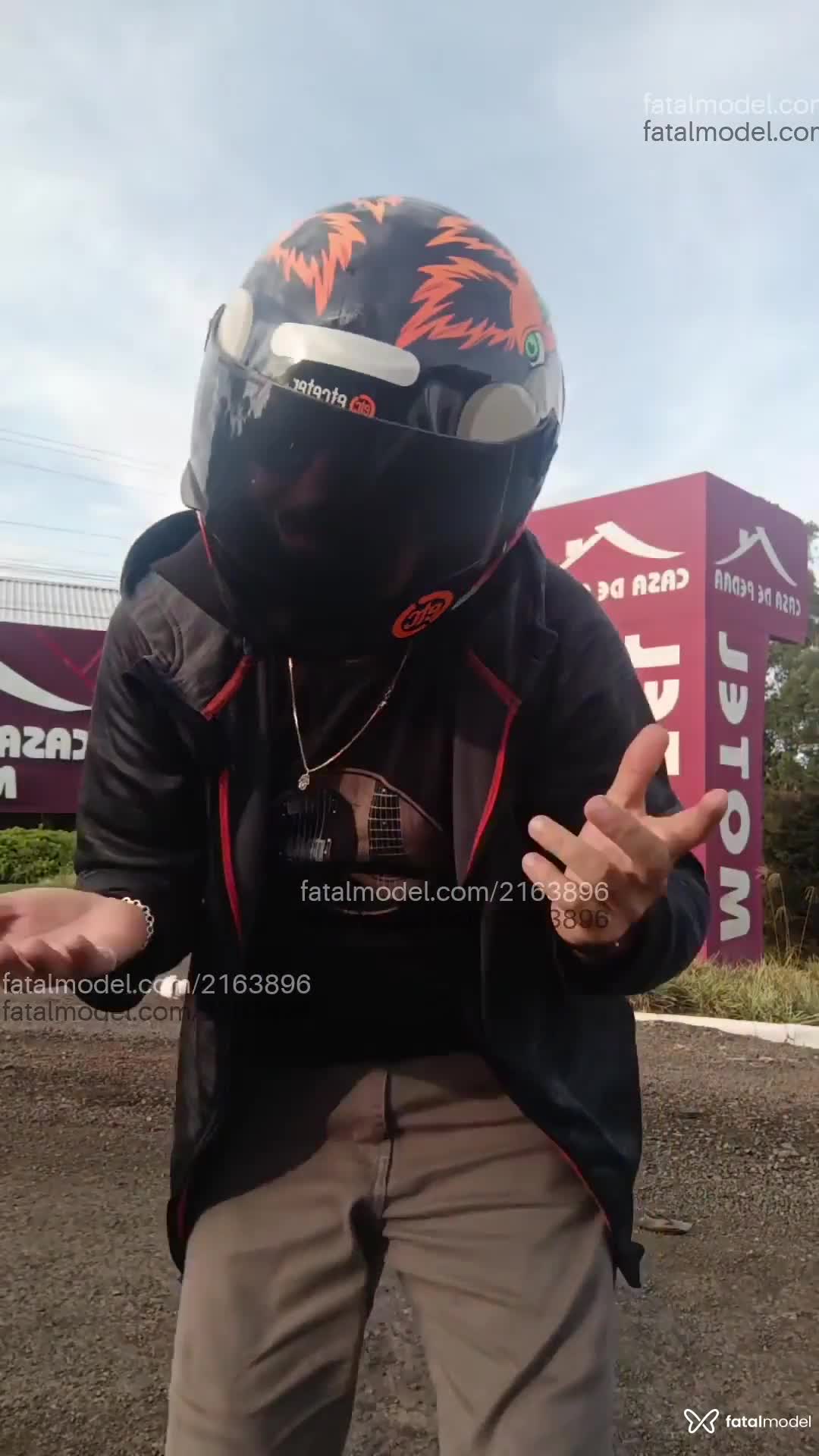Acompanhante homem com cabelo castanho de olhos castanhos em Carazinho - Giovane