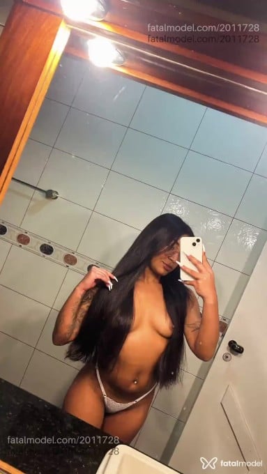 Acompanhante mulher morena (o) de olhos castanhos em Caratinga - Polly