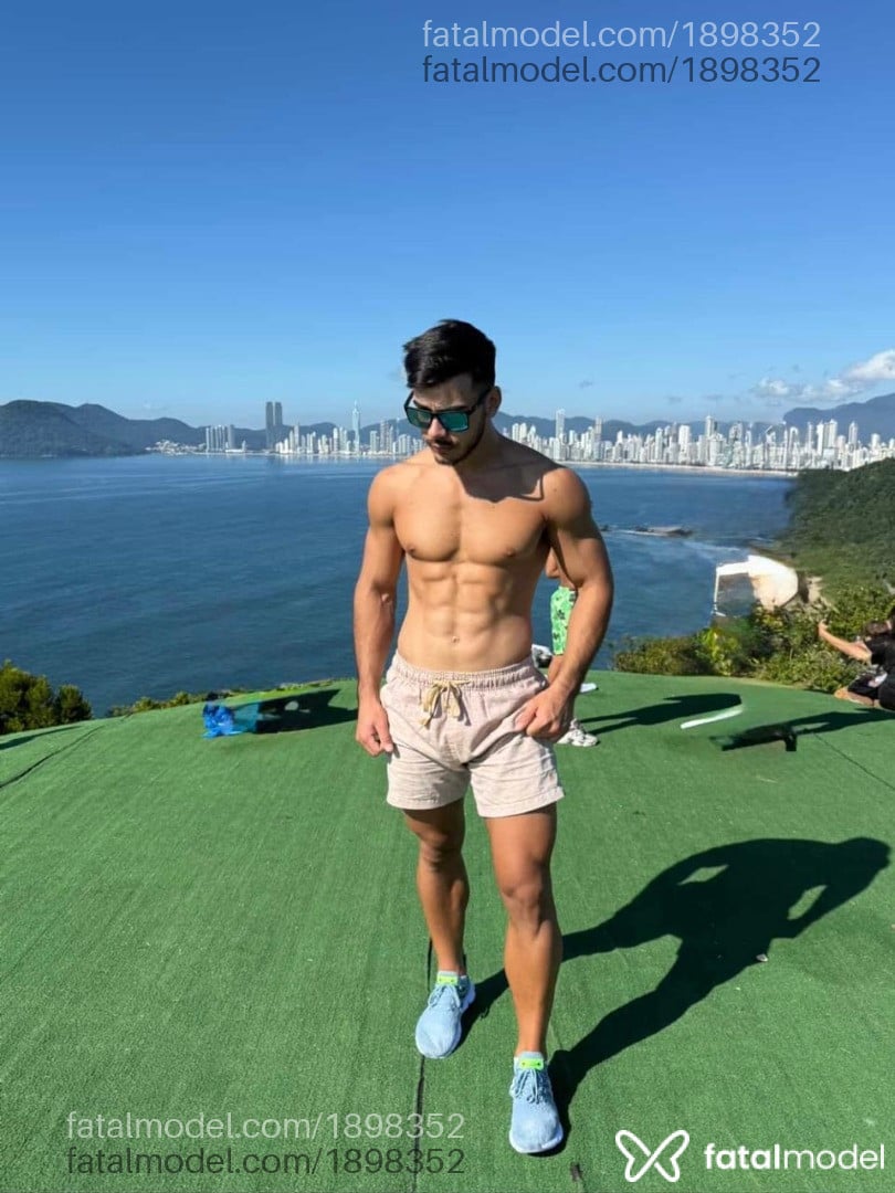 Acompanhante homem morena (o) de olhos pretos - Edgar