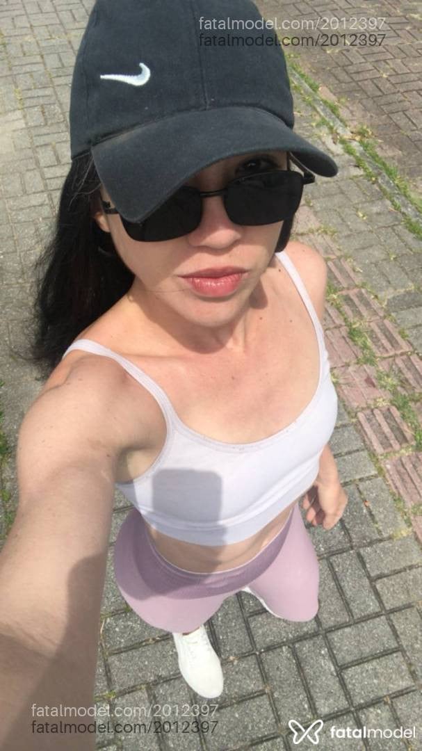 Acompanhante mulher morena (o) de olhos mel - Any