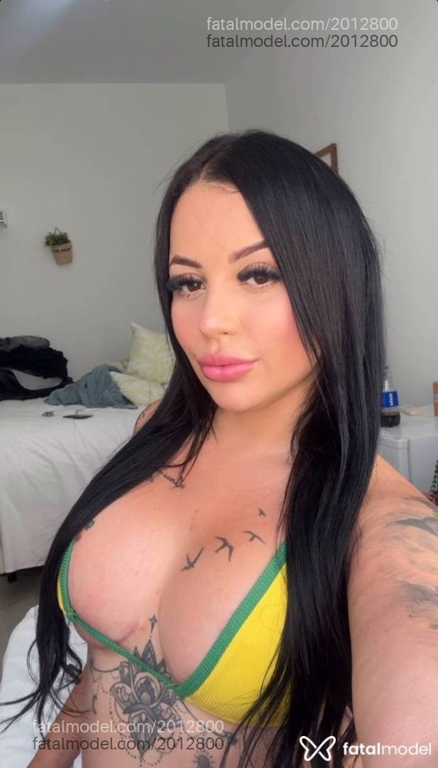 Acompanhante mulher morena (o) de olhos castanhos - Bela