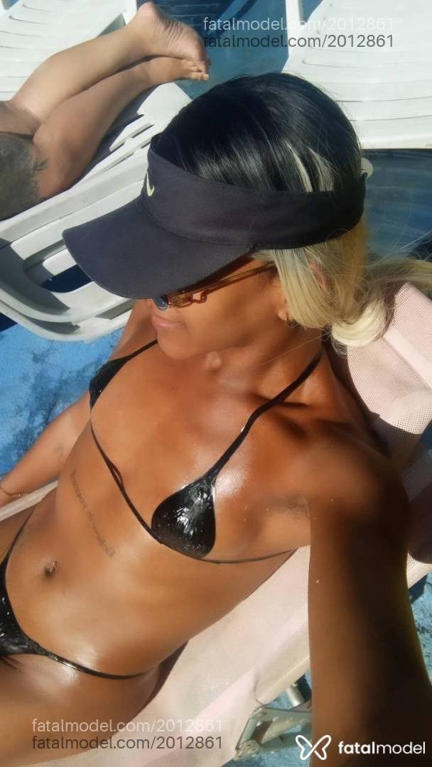 Acompanhante mulher trans loira (o) de olhos castanhos - Laryssa Fontenelle