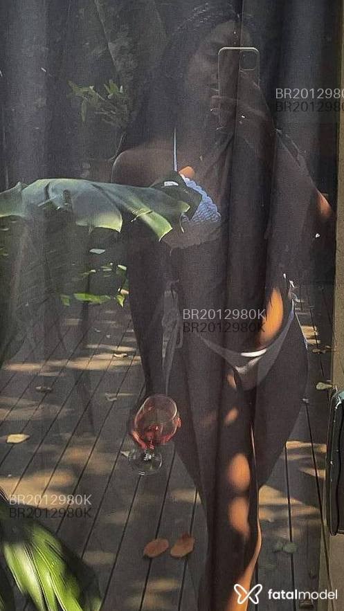 Acompanhante mulher com cabelo castanho de olhos castanhos - Pérola