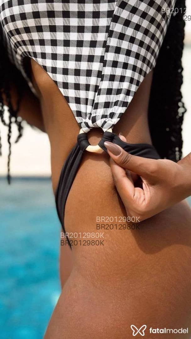Acompanhante mulher com cabelo castanho de olhos castanhos - Pérola