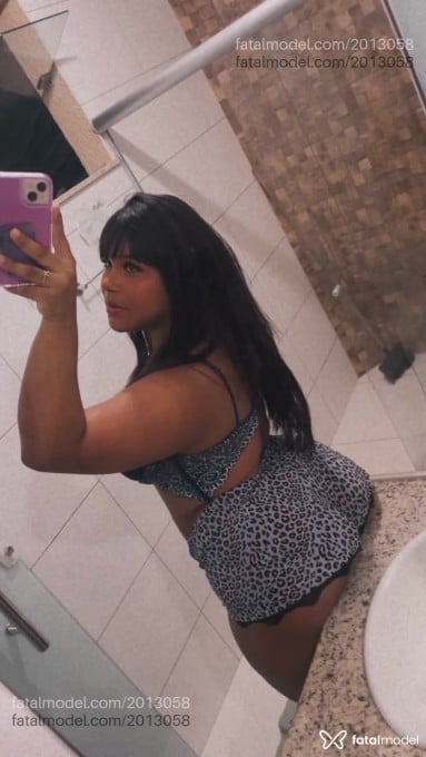 Acompanhante mulher com cabelo castanho de olhos pretos - YASMIM