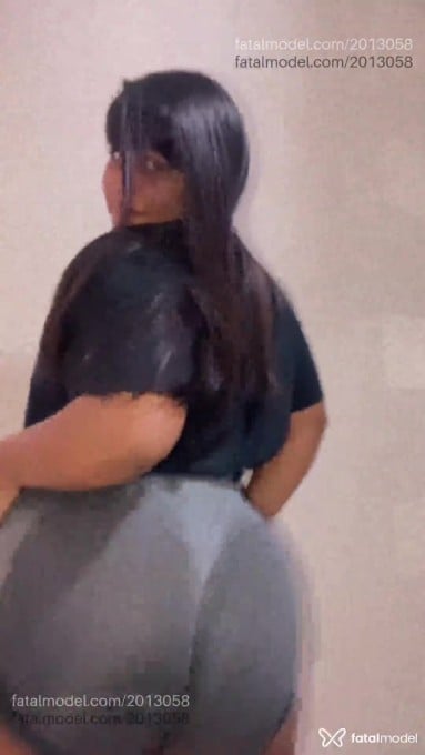 Acompanhante mulher com cabelo castanho de olhos pretos - YASMIM