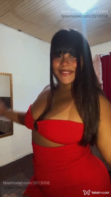 Acompanhante mulher com cabelo castanho de olhos pretos - YASMIM