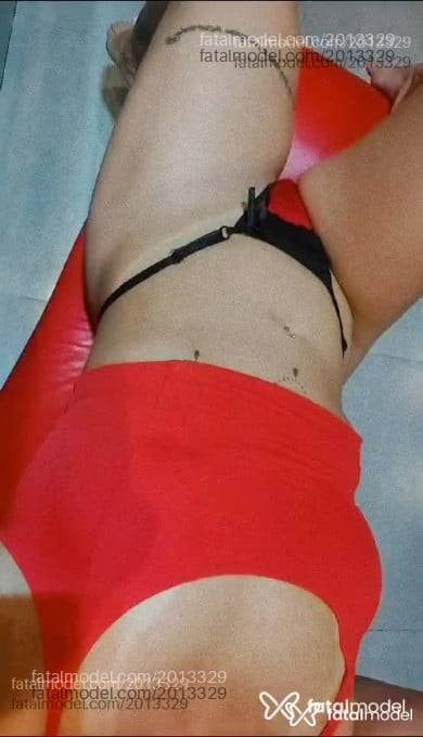 Acompanhante mulher com cabelo castanho de olhos azuis - Pâmela Kato