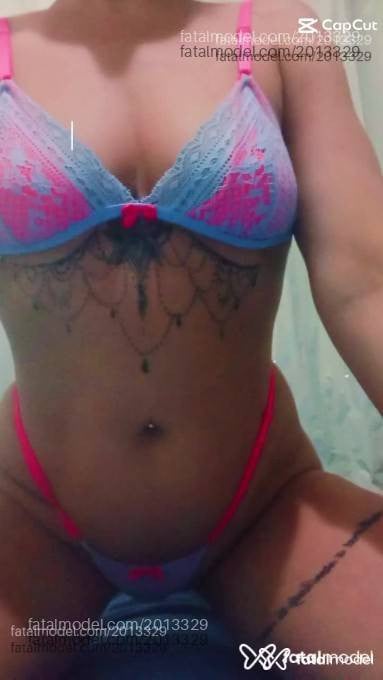Acompanhante mulher com cabelo castanho de olhos azuis - Pâmela Kato