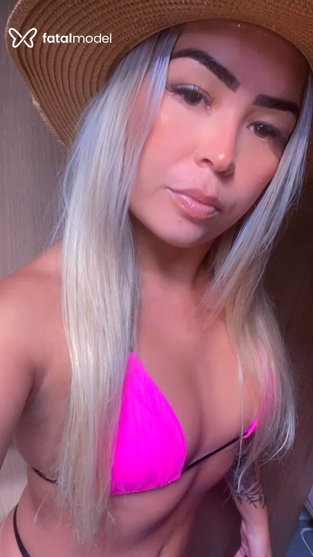 Acompanhante mulher loira (o) de olhos castanhos - Alessa Muniz