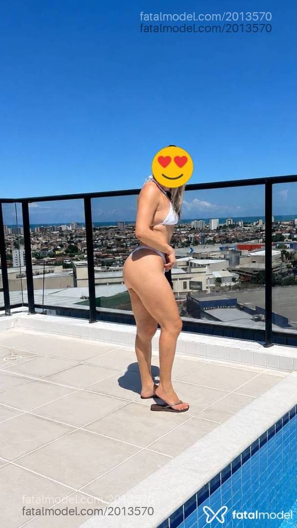 Acompanhante mulher com cabelo castanho de olhos castanhos - Luana Souza