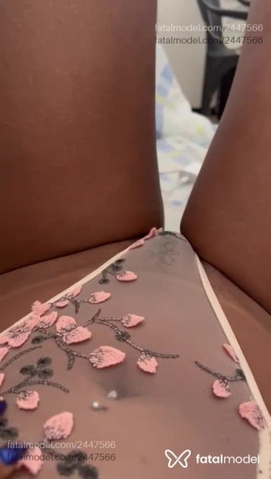 Acompanhante mulher com cabelo castanho de olhos castanhos em Recife Acompanhante mulher com cabelo castanho de olhos castanhos em Recife - Anitta