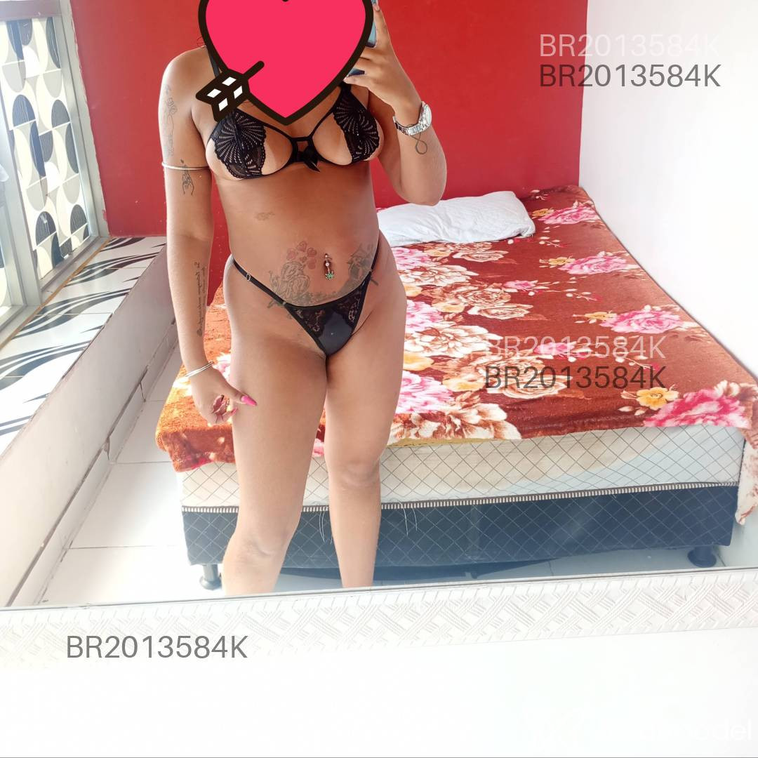 Acompanhante mulher com cabelo castanho de olhos castanhos em Rio de Janeiro - Safira