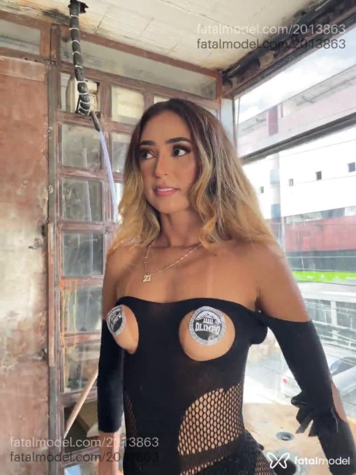 Acompanhante mulher loira (o) de olhos castanhos em Virtual - Mía Collucci