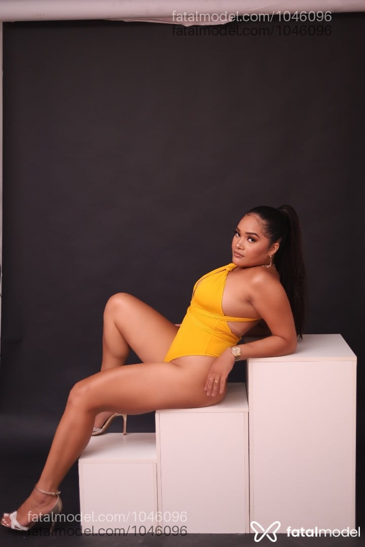Acompanhante mulher morena (o) de olhos castanhos - Maya Cardoso Acompanhante mulher morena (o) de olhos castanhos - Maya Cardoso