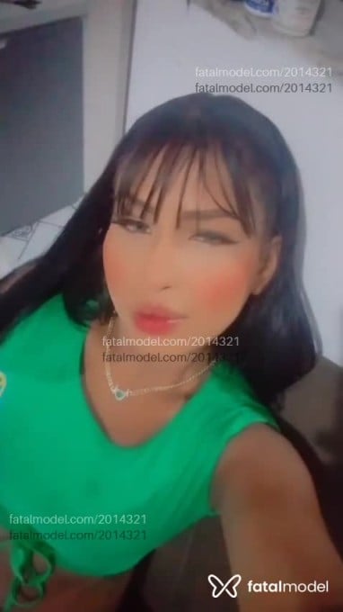 Acompanhante mulher com cabelo colorido de olhos castanhos em Carapicuíba - Burguesalavor