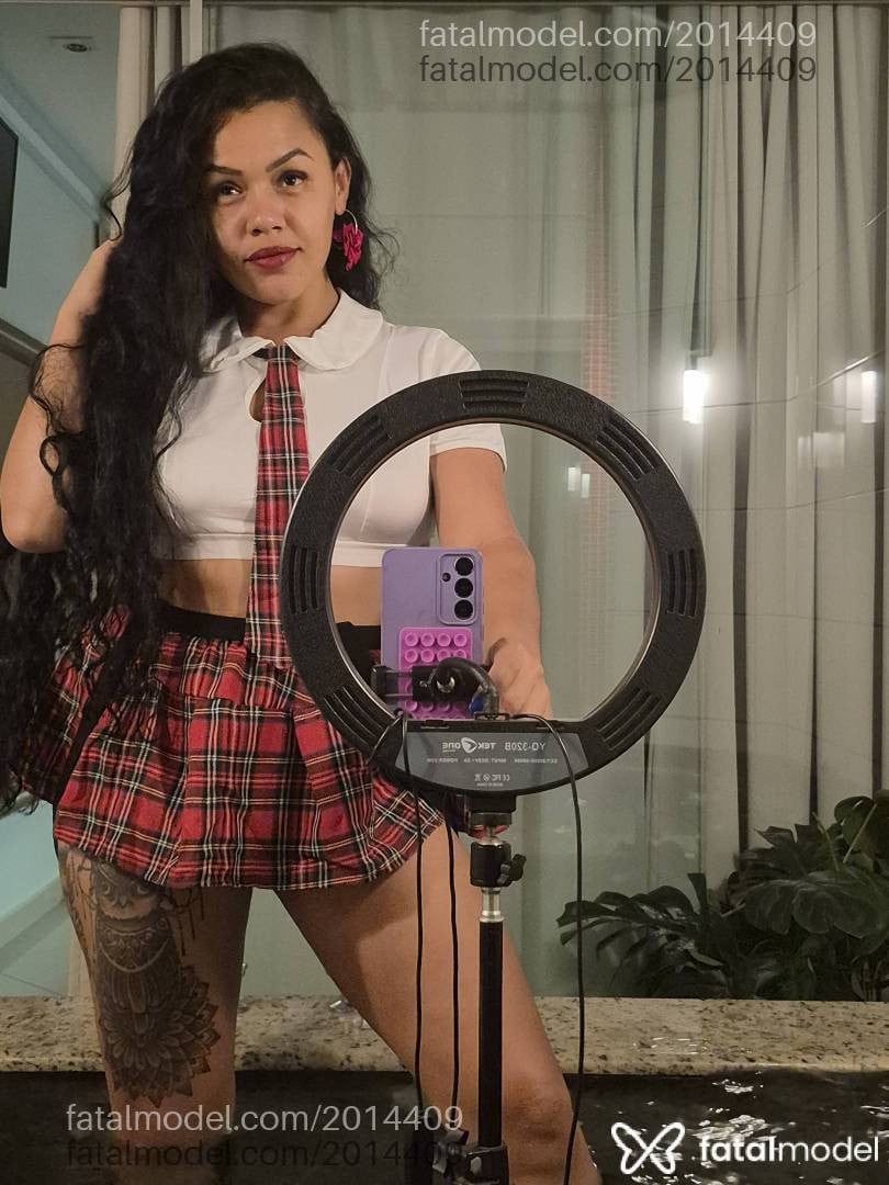 Acompanhante mulher morena (o) de olhos castanhos - Morena Cabeluda