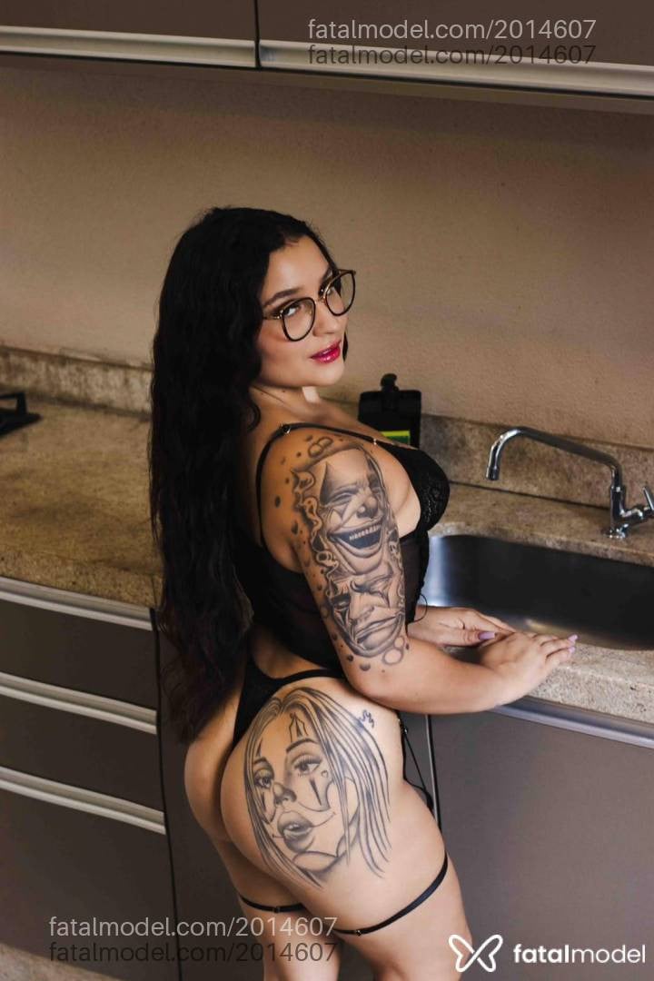 Acompanhante mulher morena (o) de olhos castanhos - Manu