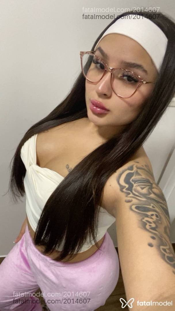 Acompanhante mulher morena (o) de olhos castanhos - Manu